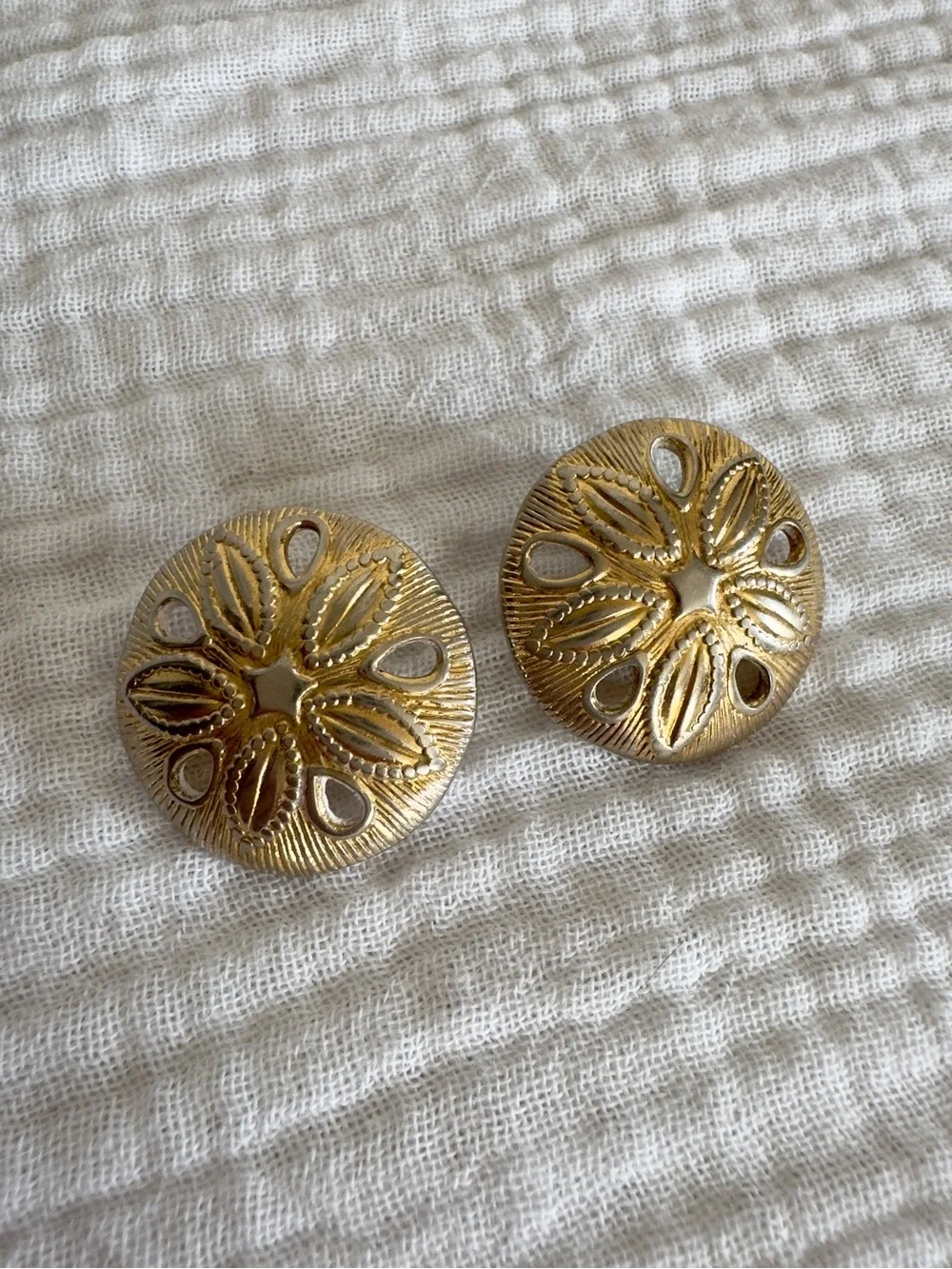 Vintage Avon Sand Dollar Earrings
